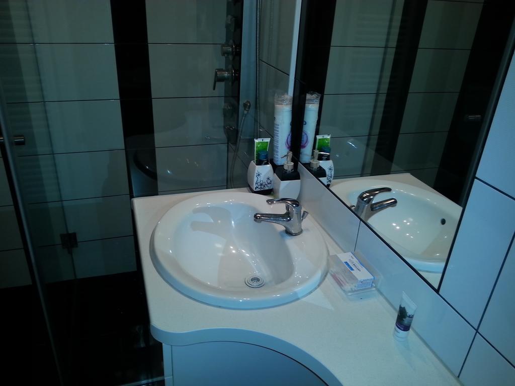 אוסילק Apartment Viktor,Parking מראה חיצוני תמונה