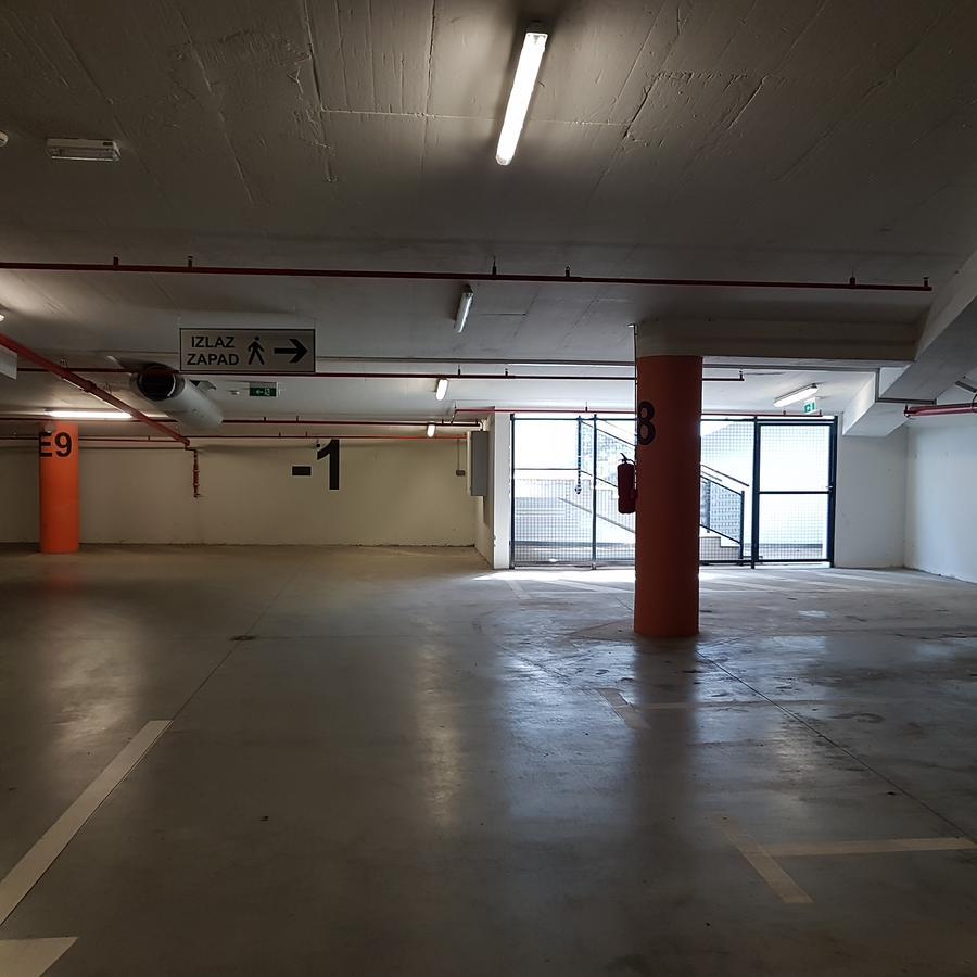 אוסילק Apartment Viktor,Parking מראה חיצוני תמונה